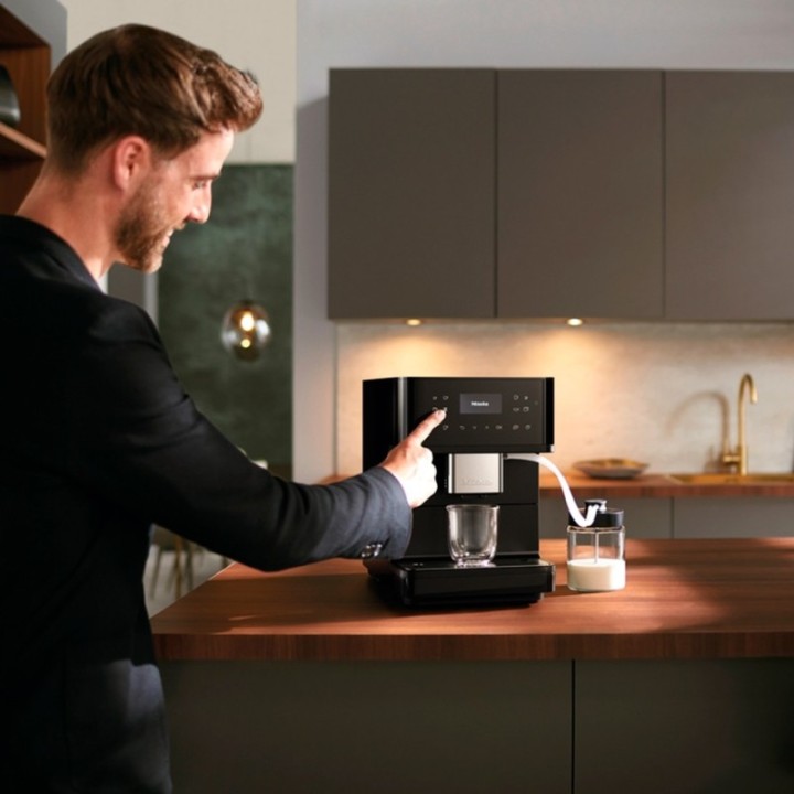 Miele CM 6560 MilkPerfection obsidiansvart PearlFinish Espressomaskin
