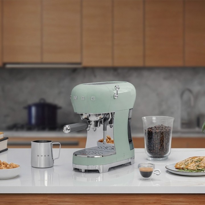 Smeg ECF02PGEU Espressomaskin Pastellgrön