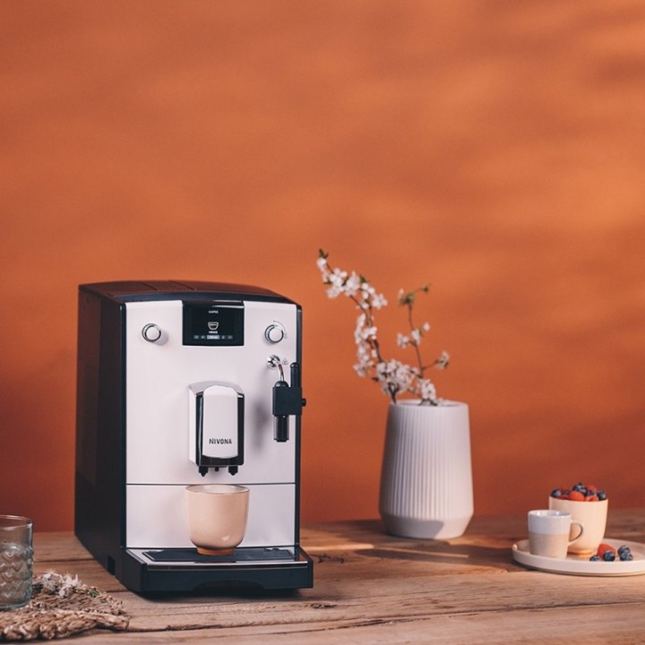 Nivona NICR 560 Vit Espressomaskin Inkl. 8x400g Rigtig Kaffe Ekologisk