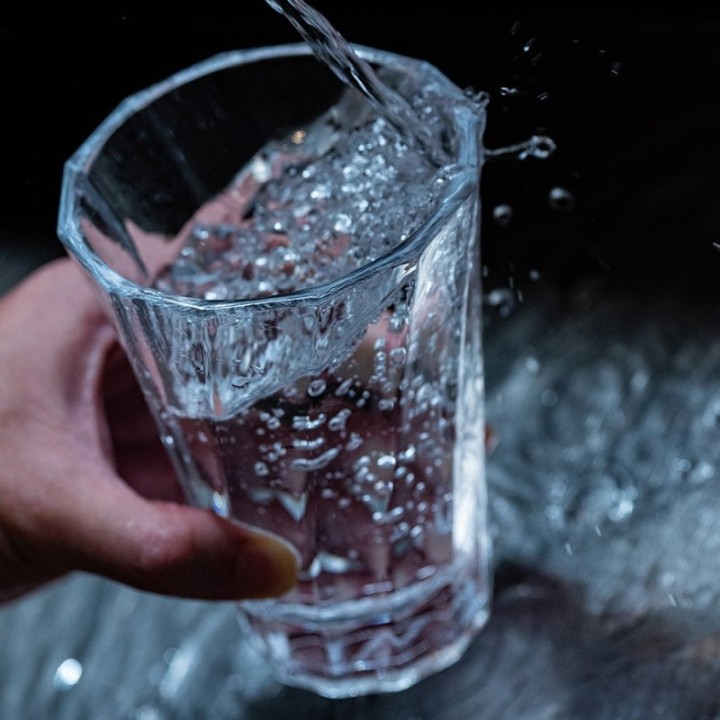 Loveramics Twisted Latte-glas 36 cl 1 st Klar