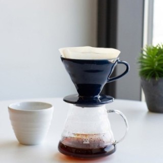 Hario Filterbryggset inkl. V60-02 keramisk dripper för 2 koppar, glaskanna 0,4 l & vattenkanna