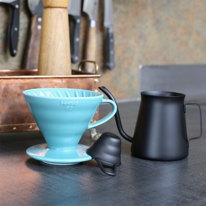 Hario Filterbryggset inkl. V60-02 keramisk dripper för 2 koppar, glaskanna 0,4 l & vattenkanna