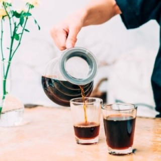 Hario Filterbryggset inkl. V60-02 keramisk dripper för 2 koppar, serveringskanna 0,6 l & hällkanna