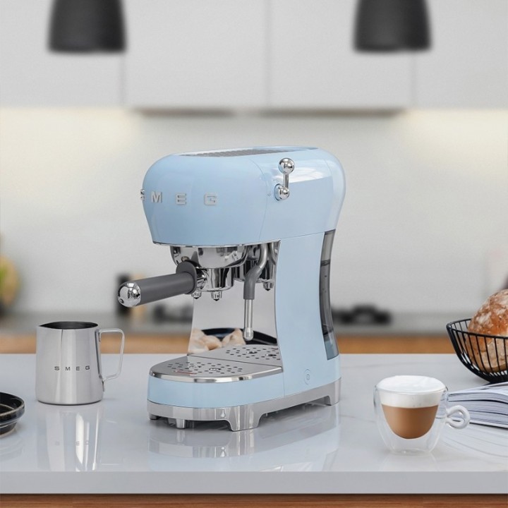 Smeg ECF02PBEU Espressomaskin Pastellblå