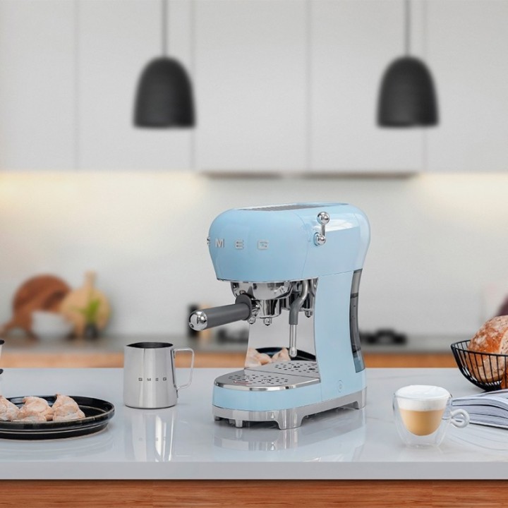 Smeg ECF02PBEU Espressomaskin Pastellblå