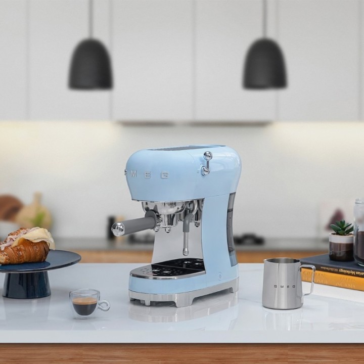 Smeg ECF02PBEU Espressomaskin Pastellblå