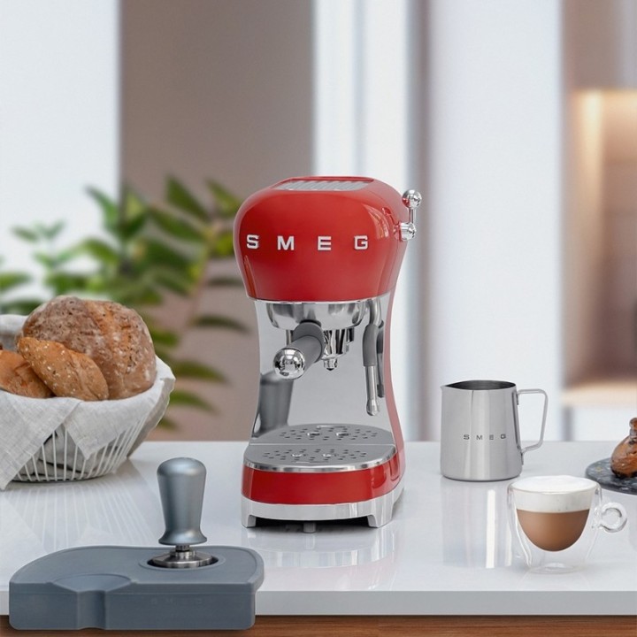 Smeg ECF02RDEU Espressomaskin Röd