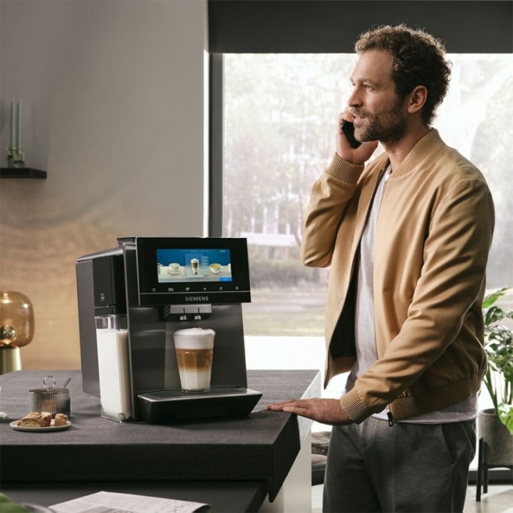 Siemens TQ905RZ5 EQ900 Plus inkl. termoskanna, rengöring & 6 kg kaffe