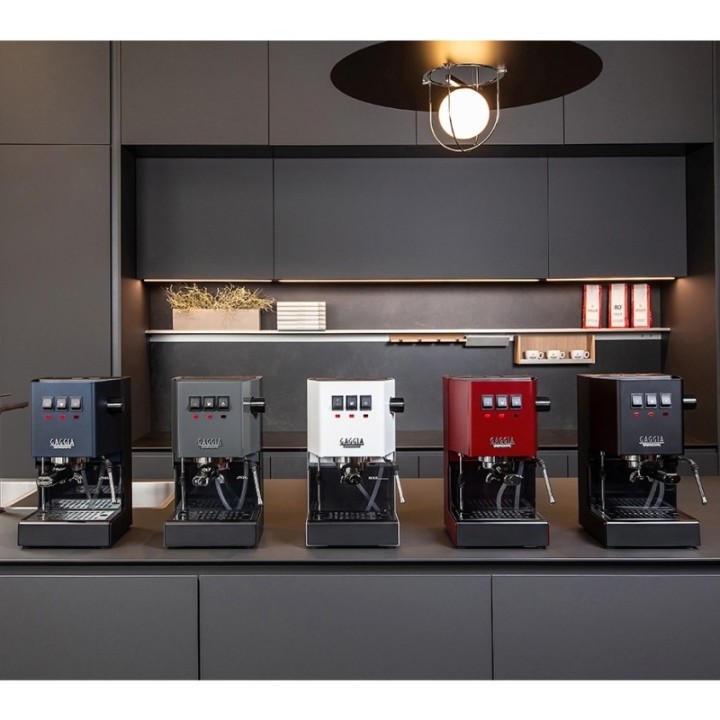 Gaggia Classic E24 Röd Espressomaskin inkl. Eureka Mignon Zero 55s Matt Svart Espressokvarn & Baristautrustning