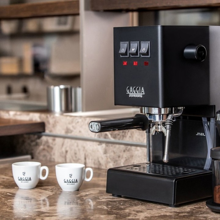 Gaggia Classic E24 Svart Espressomaskin inkl. Eureka Mignon Zero 55s Matt Svart Espressokvarn & Baristautrustning