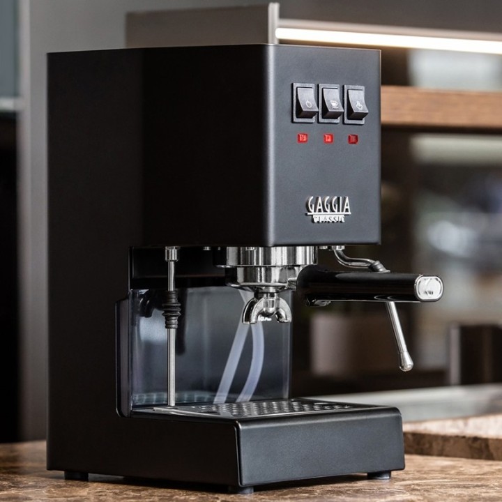 Gaggia Classic E24 Svart Espressomaskin inkl. Eureka Mignon Zero 55s Matt Svart Espressokvarn & Baristautrustning