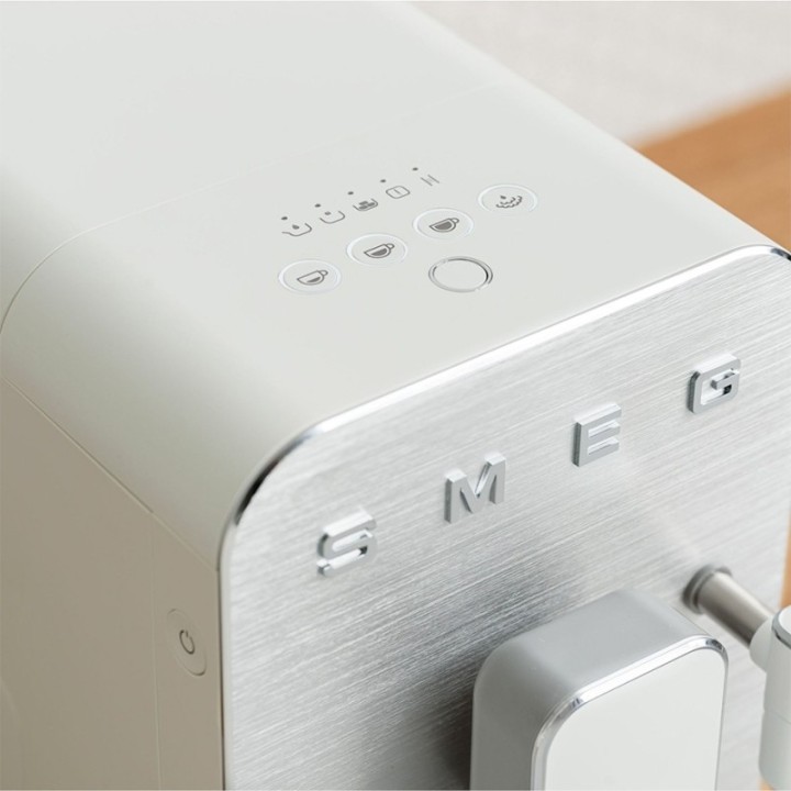 Smeg BCC12WHMEU Vit inkl. Mjölkkanna & Crema Intenso 1 kg kaffebönor