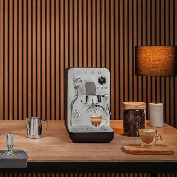 Smeg EMC02BLMEU Minipro Semiautomatisk espressomaskin