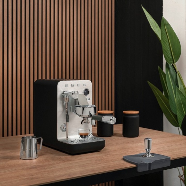 Smeg EMC02BLMEU Minipro Semiautomatisk espressomaskin