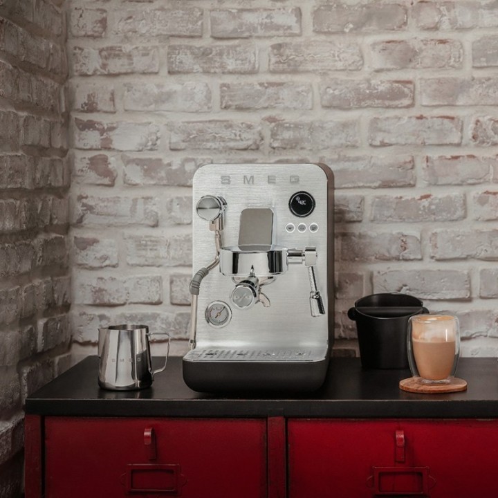 Smeg EMC02BLMEU Minipro Semiautomatisk espressomaskin