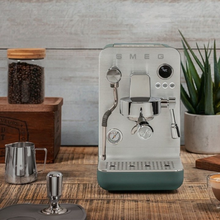 Smeg EMC02EGMEU Minipro Semiautomatisk Espressomaskin Smaragdgrön