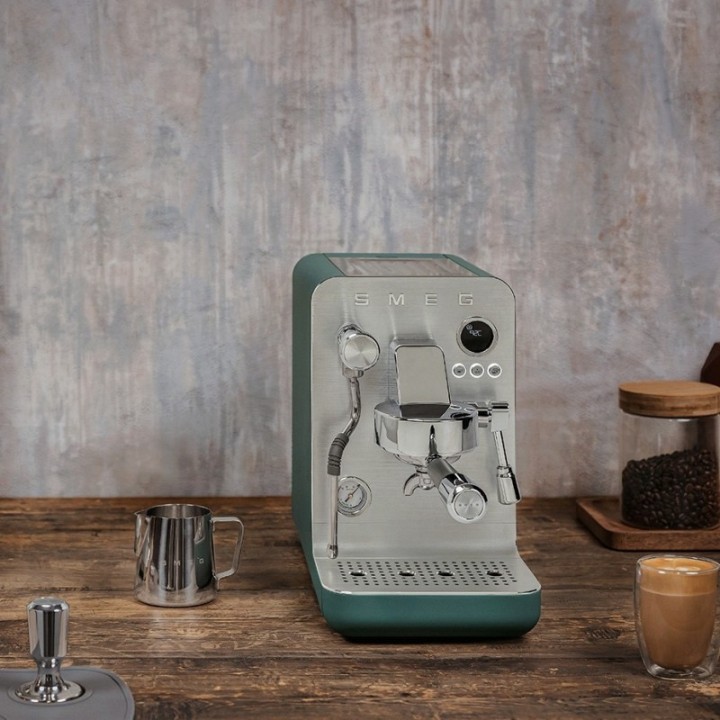 Smeg EMC02EGMEU Minipro Semiautomatisk Espressomaskin Smaragdgrön
