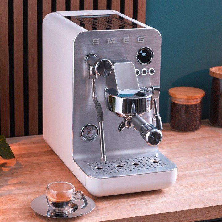 Smeg EMC02WHMEU Minipro Semiautomatisk Espressomaskin Vit
