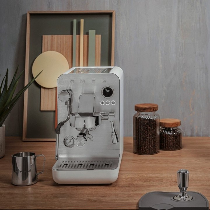 Smeg EMC02WHMEU Minipro Semiautomatisk Espressomaskin Vit
