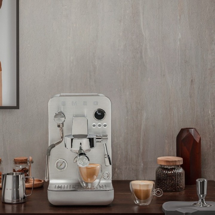 Smeg EMC02WHMEU Minipro Semiautomatisk Espressomaskin Vit