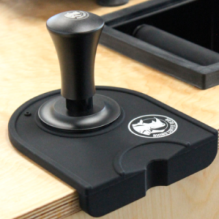 Rhino Classic Portafilter Tampermatta med kant Svart