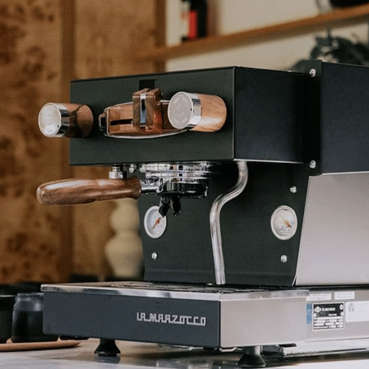 La Marzocco Portafilter med dubbelpip valnöt