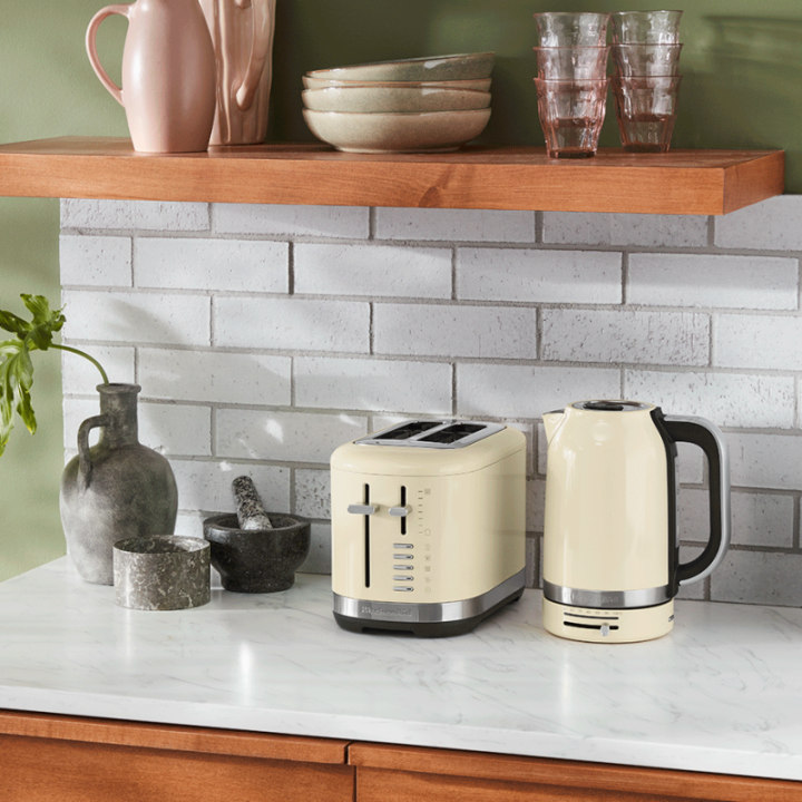 KitchenAid 5KEK1701EAC Vattenkokare 1,7 L Creme