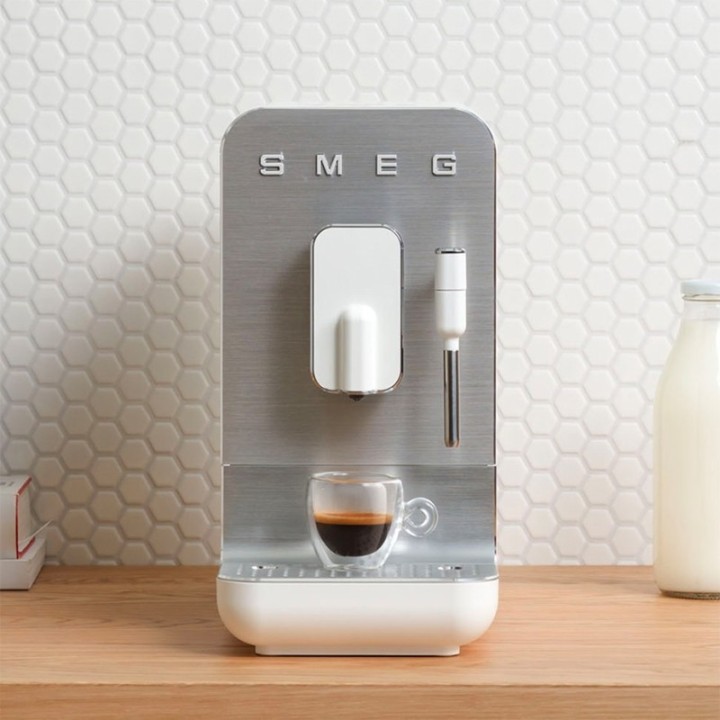 Smeg BCC12WHMEU Vit inkl. 1,8kg Rigtig Kaffe Mixpaket Kaffebönor