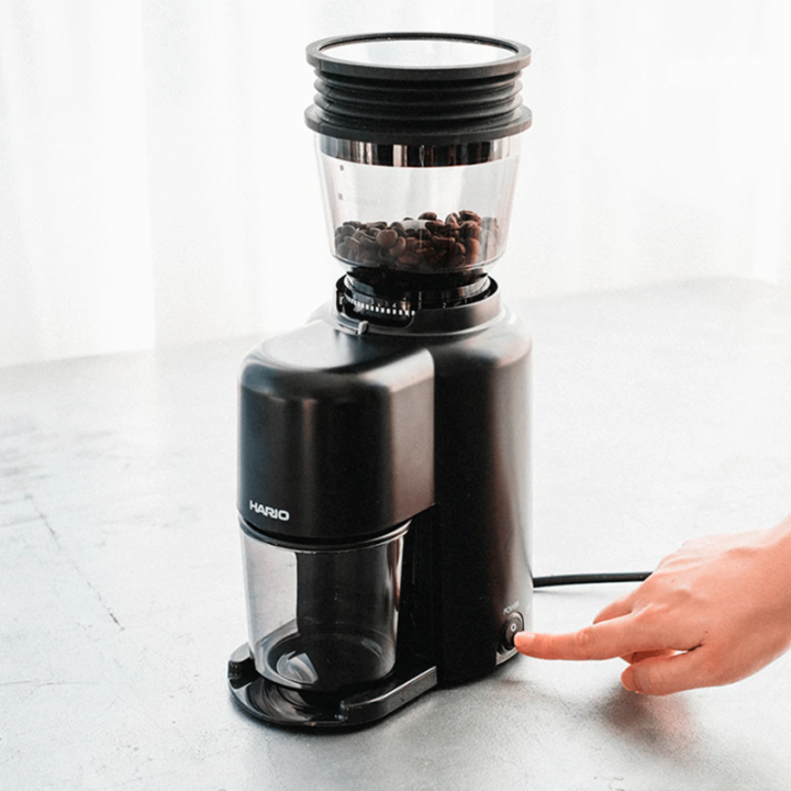 Hario V60 Elektrisk Kaffekvarn m. Blow Up System