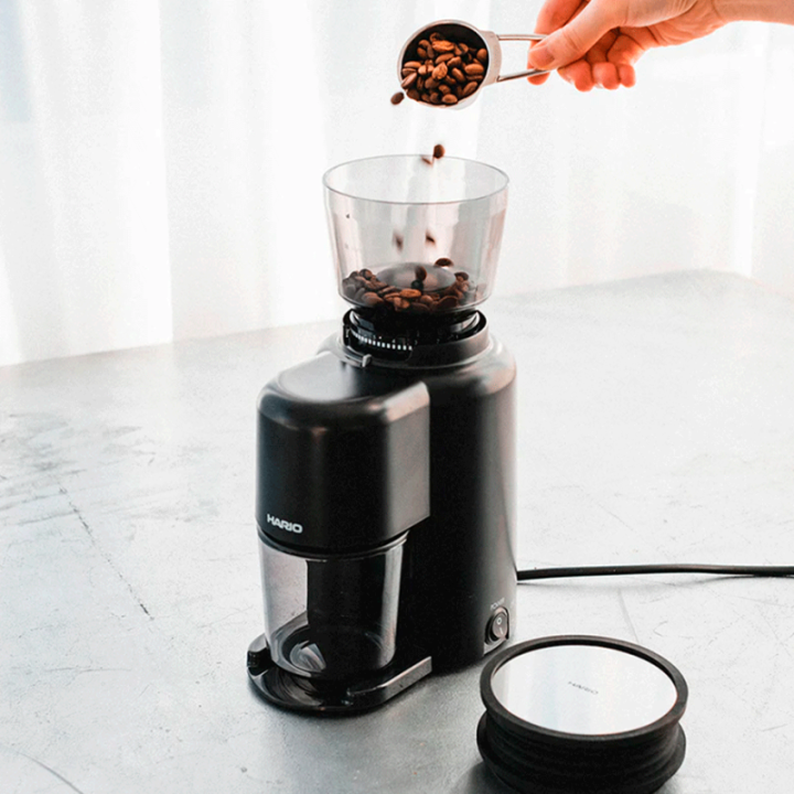Hario V60 Elektrisk Kaffekvarn m. Blow Up System