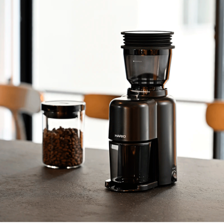 Hario V60 Elektrisk Kaffekvarn m. Blow Up System