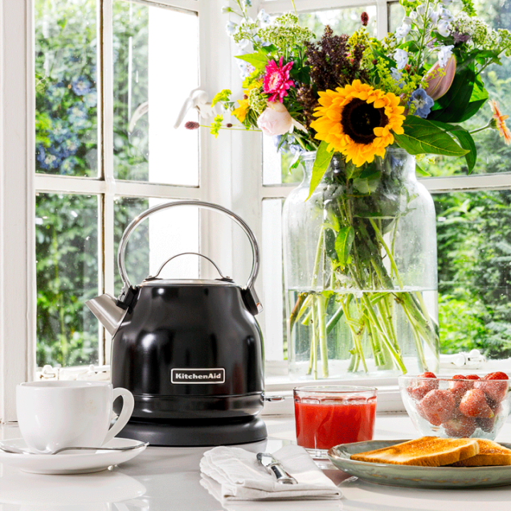 KitchenAid 5KEK1222EOB Vattenkokare 1,25 L Svart