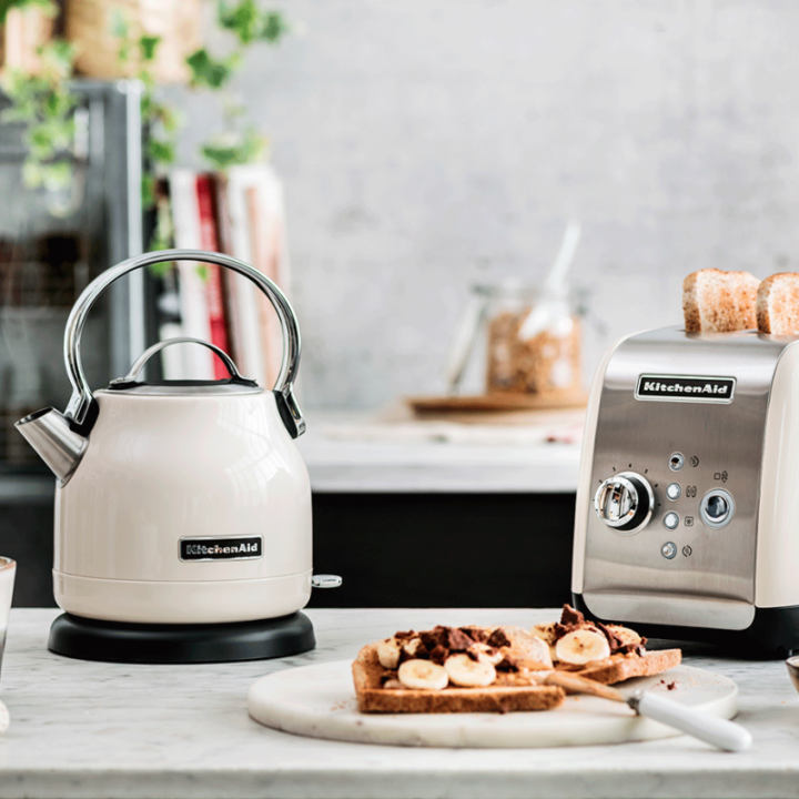 KitchenAid 5KEK1222EAC Vattenkokare 1,25 l krämfärgad