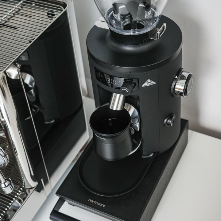 Normcore 2 i 1 Magnetisk Doseringskopp 53,3 mm Svart