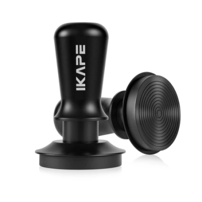 IKAPE V3 Kalibrerad Tamper med Fjäder, Räfflor & Titaniumbeläggning 58 mm Svart