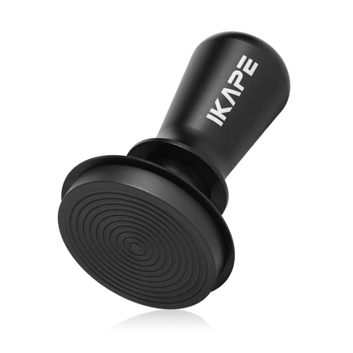 IKAPE V3 Kalibreret Tamper med Fjeder, Riller & Titaniumsbelægning 58 mm Sort