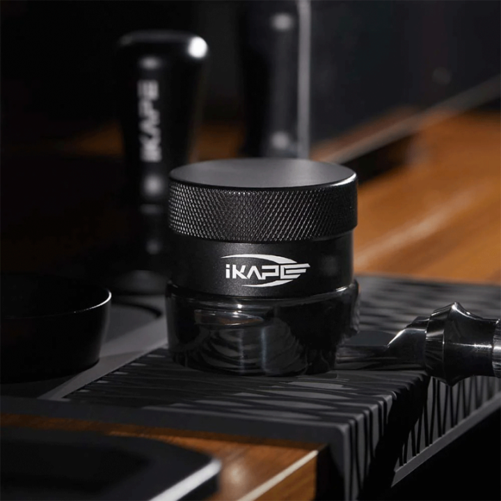 IKAPE Coffee Gravity Leveling Tool V1 Titanium 53,3 mm Sort