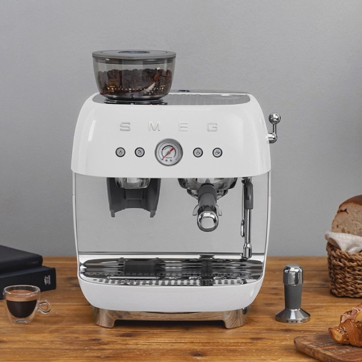 Smeg EGF03WHEU Manuell espressomaskin inkl. kvarn Vit