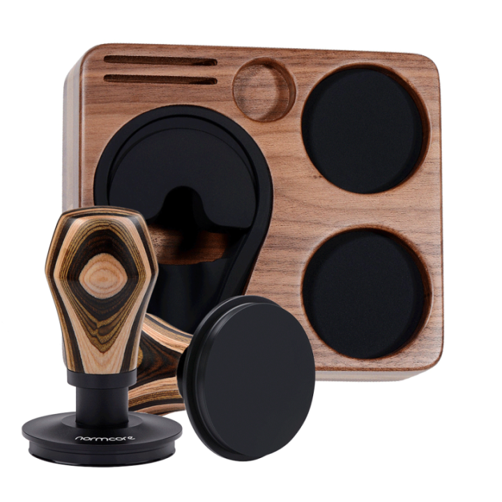 Normcore V4 Tamper med Fjeder & Titaniumsbelægning 58 mm Flerfarvet Træ Inkl. Kompakt Tamper Station Valnøddetræ 58 mm