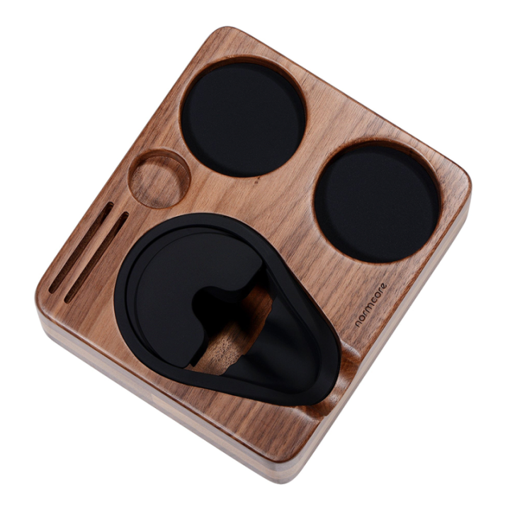 Normcore V4 Tamper med Fjeder & Titaniumsbelægning 58 mm Flerfarvet Træ Inkl. Kompakt Tamper Station Valnøddetræ 58 mm