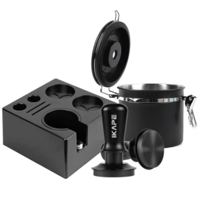 IKAPE Kompakt Tamperstation Svart inkl. Kaffebehållare 600 g & V3 Kalibrerad Tamper med Fjäder, Spår & Titaniumbeläggning 58 mm