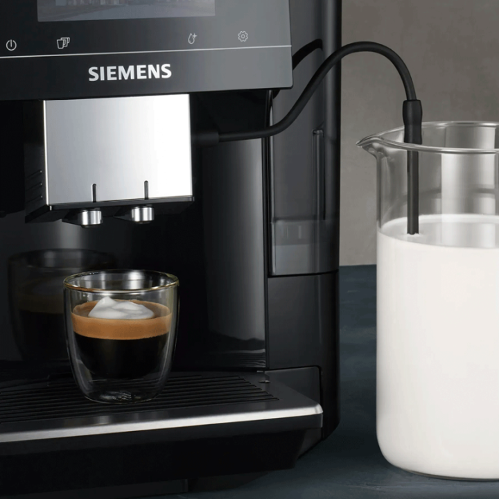Siemens TP713R19 EQ700 Classic Piano Black Espressomaskin Inkl. Mjölkbehållare Glas & Rigtig Kaffe Mix Pack 3kg Hela Kaffebönor