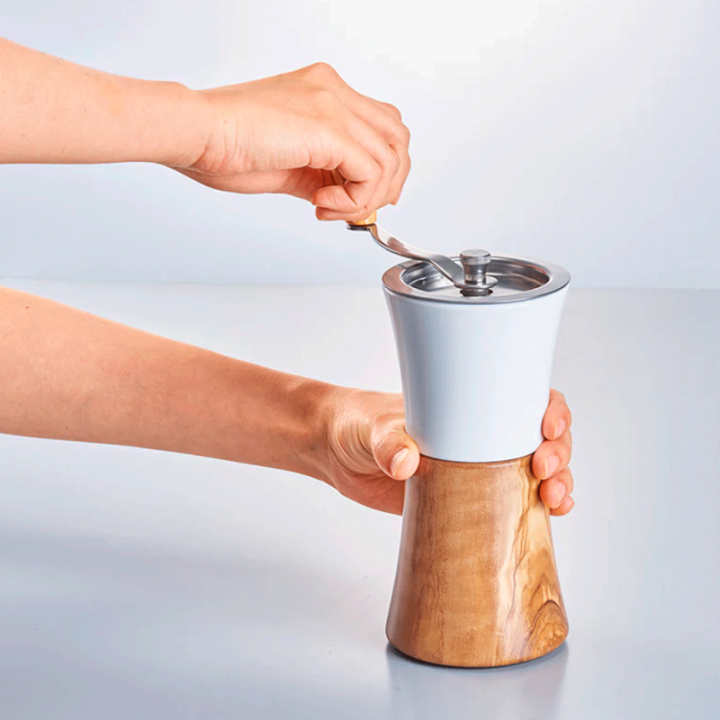 Hario V60 Manuel Kaffemølle Oliventræ
