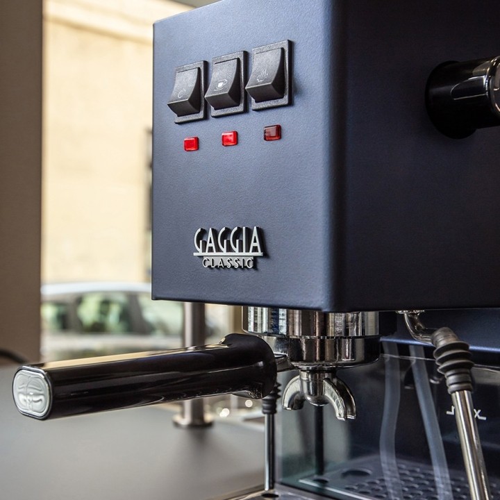 Gaggia Classic E24 Blå Espressomaskine Inkl. Eureka Mignon Zero 55s & Baristaudstyr