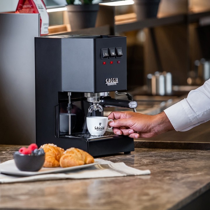 Gaggia Classic E24 Sort Espressomaskine Inkl. Eureka Mignon Zero 65 Speedy Mat sort Epsressokværn