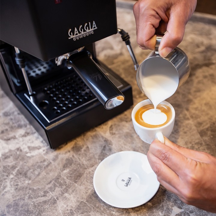 Gaggia Classic E24 Sort Espressomaskine Inkl. Eureka Mignon Zero 65 Speedy Mat sort Epsressokværn