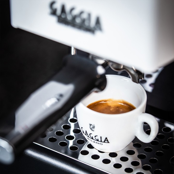 Gaggia Classic E24 Hvid Espressomaskine Inkl. Eureka Mignon Zero 65 Speedy Hvid Espressokværn