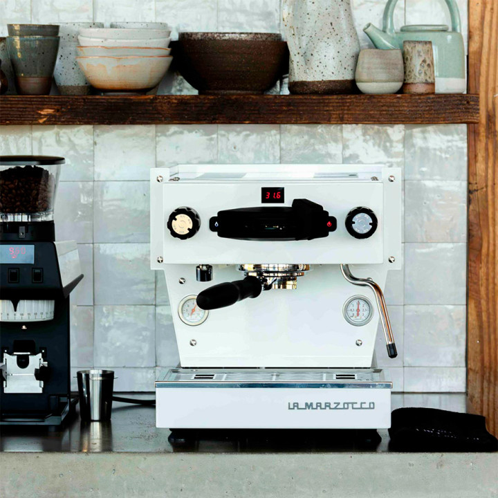 La Marzocco Linea Mini R vit espressomaskin Inkl. Eureka Atom W 65 Casa matt svart espressokvarn