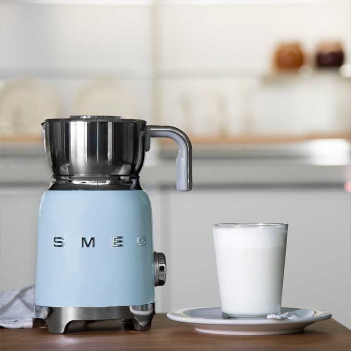 Smeg MFF01PBEU Mjölkskummare Pastelblå