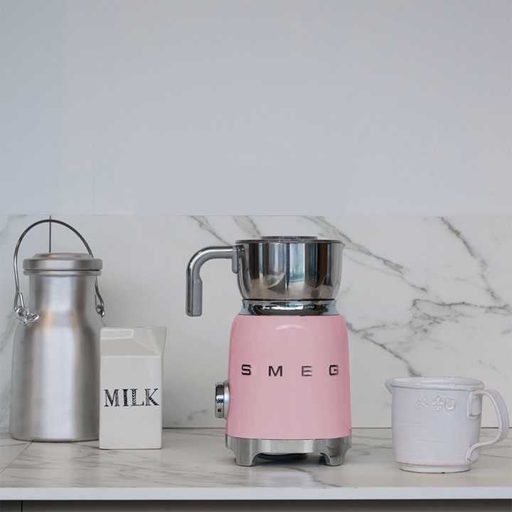 Smeg MFF01PKEU Mjölkskummare Rosa